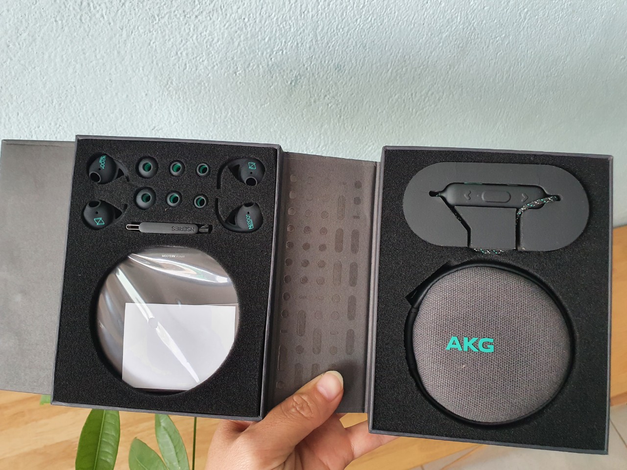 Tai nghe akg n200