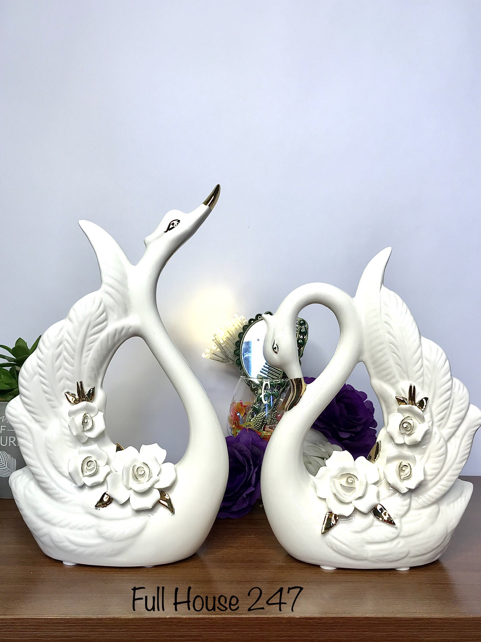 Tượng đôi thiên nga gốm sứ màu trắng trang trí phòng khách quà cưới cao cấp mang ý nghĩa tình yêu vĩnh cửu