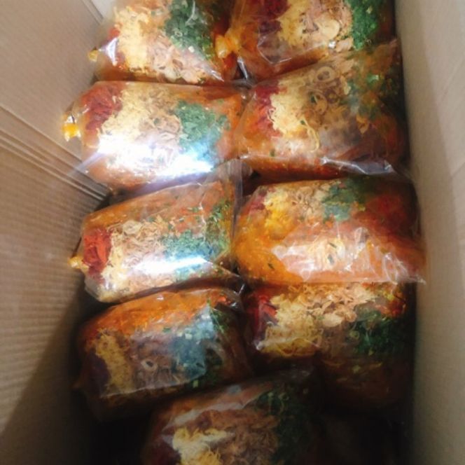 1 bịch bánh tráng trộn thập cẩm ngon của shop