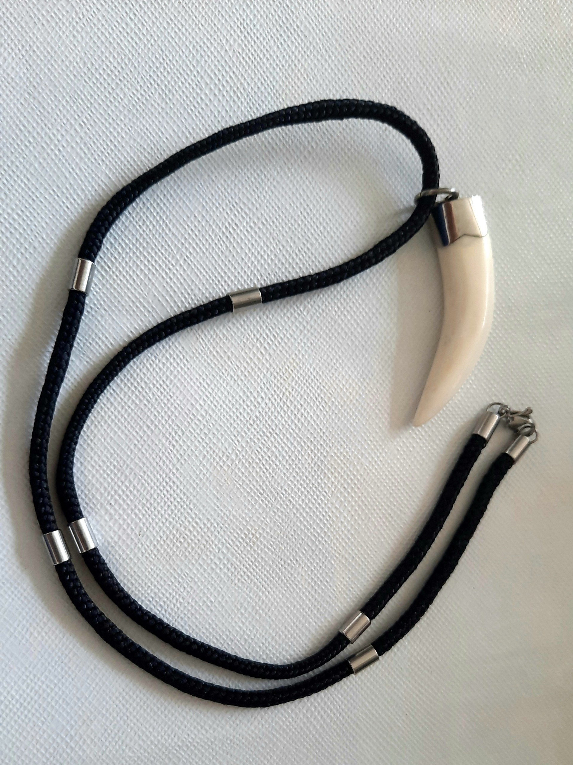 Dây chuyền nam -dây dù thái 3ly kèm mặt nanh heo phong thủy -khoen inox 304 không đen không rỉ