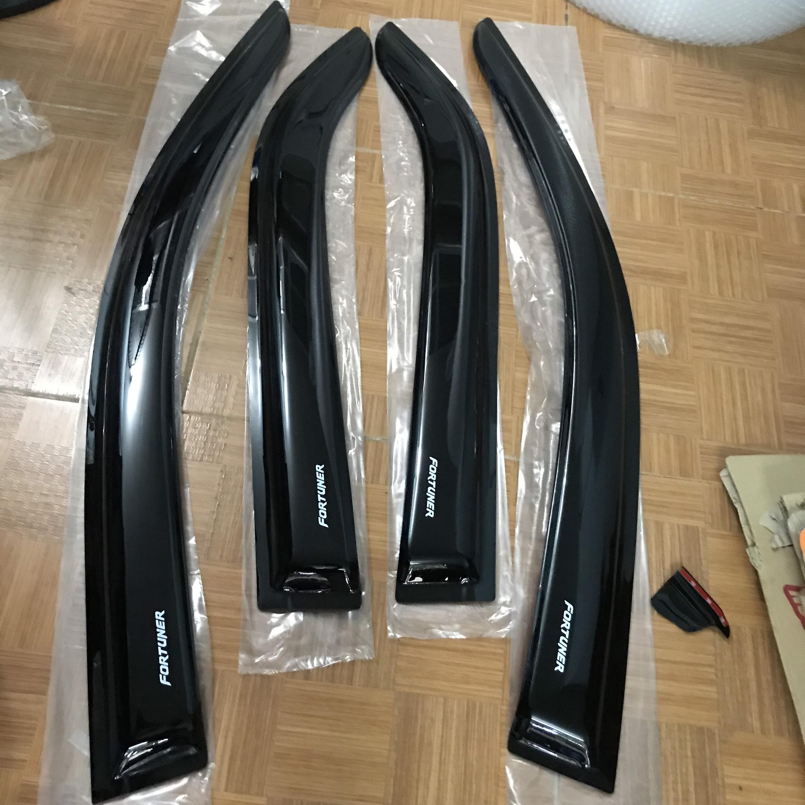 Bộ vè che mưa thái sịn xe toyota fortuner 2006-2015
