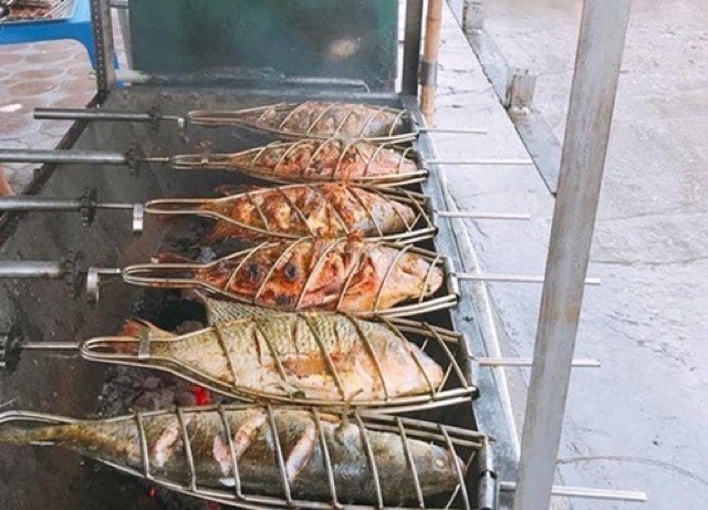 Vỉ nướng cá inox có trục quay size bé 60cm