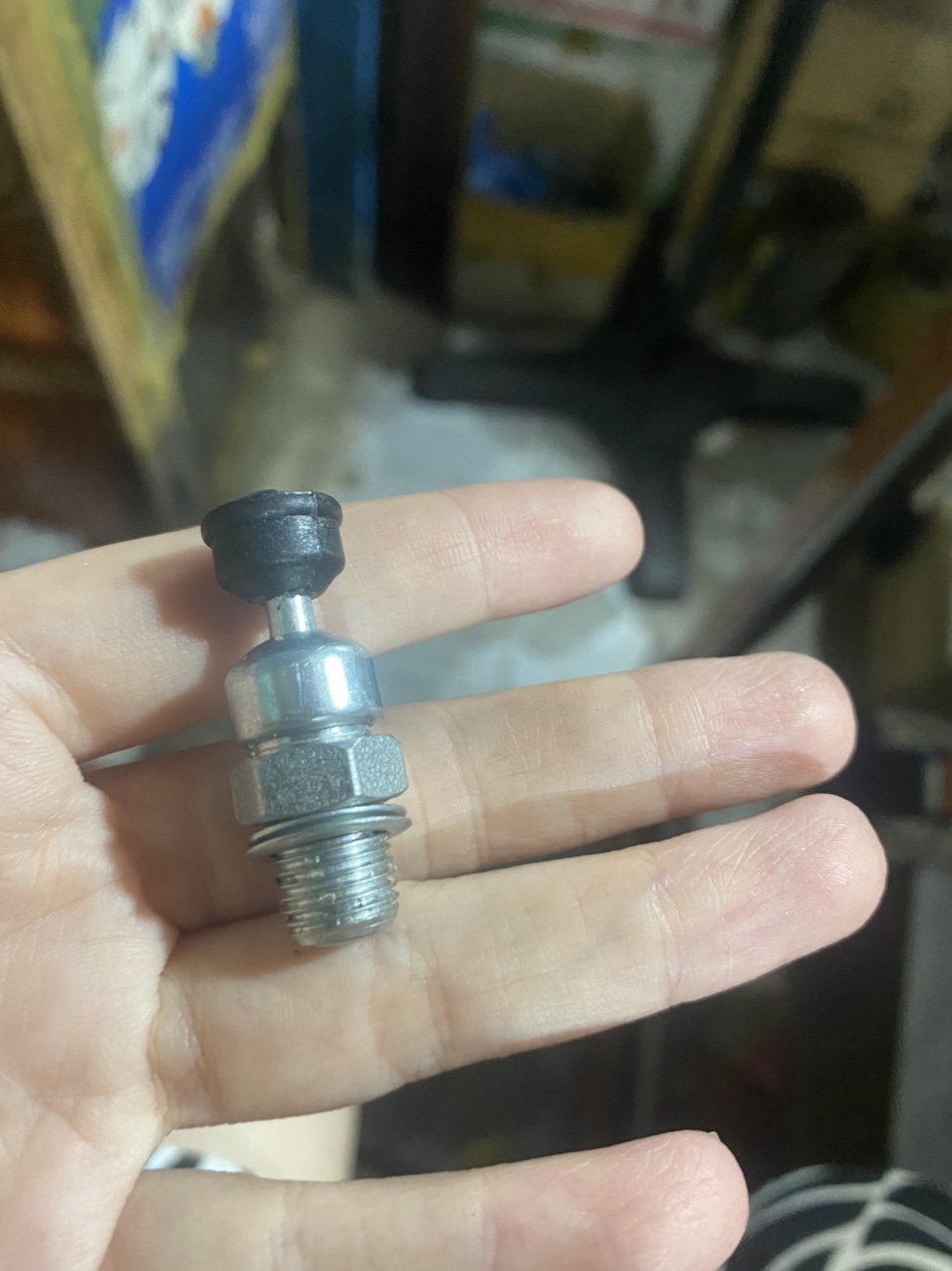 Nút xả nòng máy cưa 381 / 382 stihl