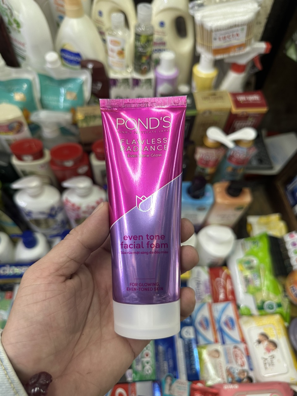 SỮA RỬA MẶT TRẮNG DA CAO CẤP POND'S FLAWLESS RADIANCE(100G)