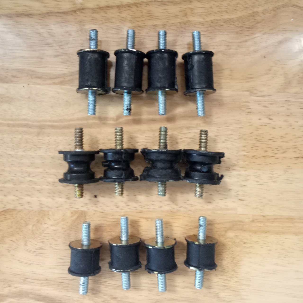 Bộ 4 cái Cao su chân máy K20, chống rung giảm ồn cho máy cắt cỏ, cục nóng máy lạnh.