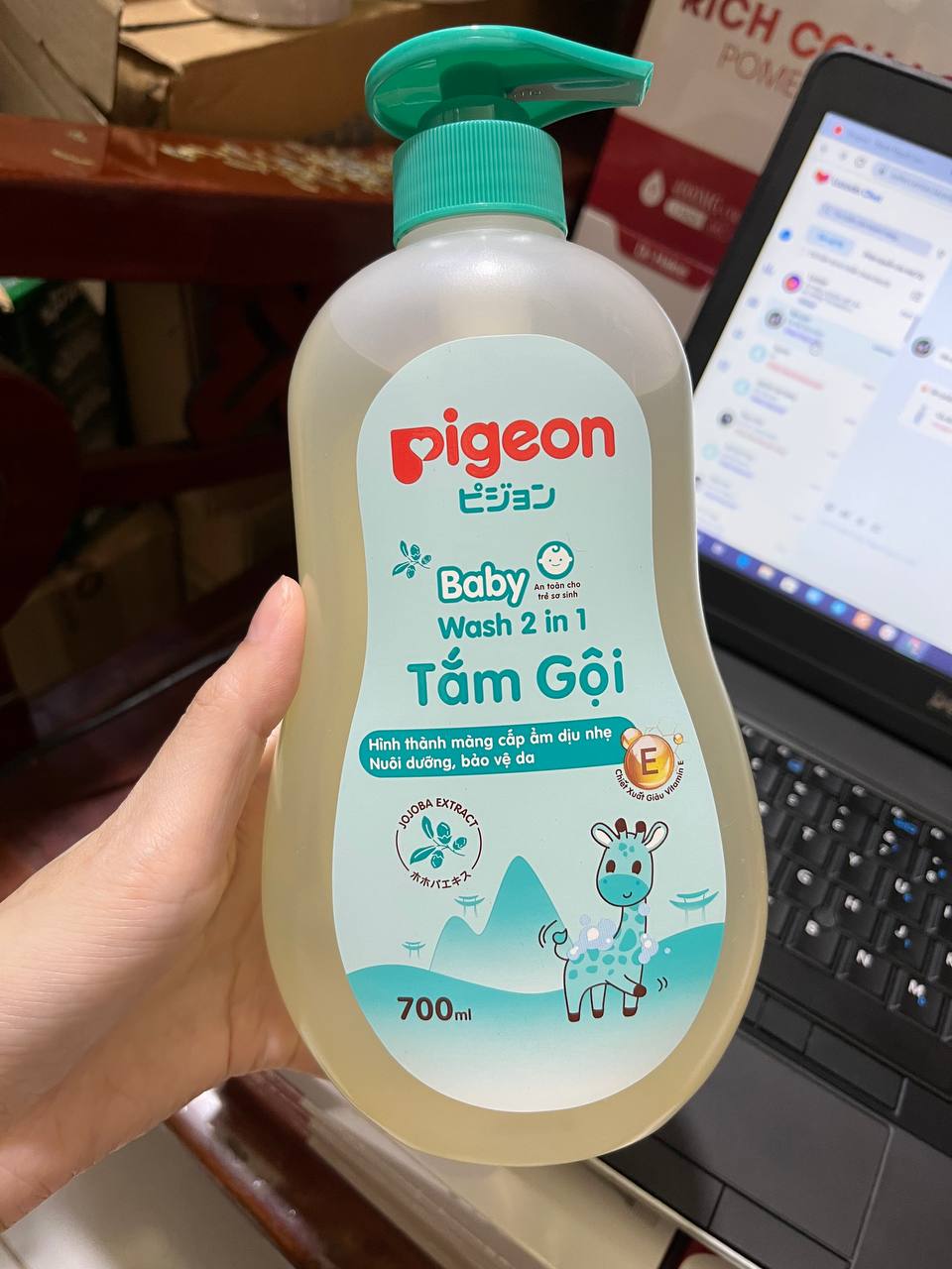 Sữa tắm gội 2 in 1 Pigeon 700ml