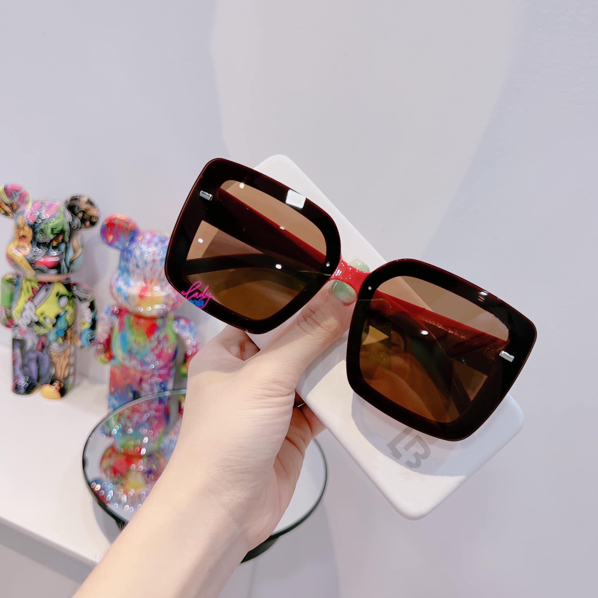 Mắt Kính Râm Chống Nắng Cho Nữ Form Kính Mắt Vuông Màu Nâu Dùng Ngày Và Đêm Tiện Lợi