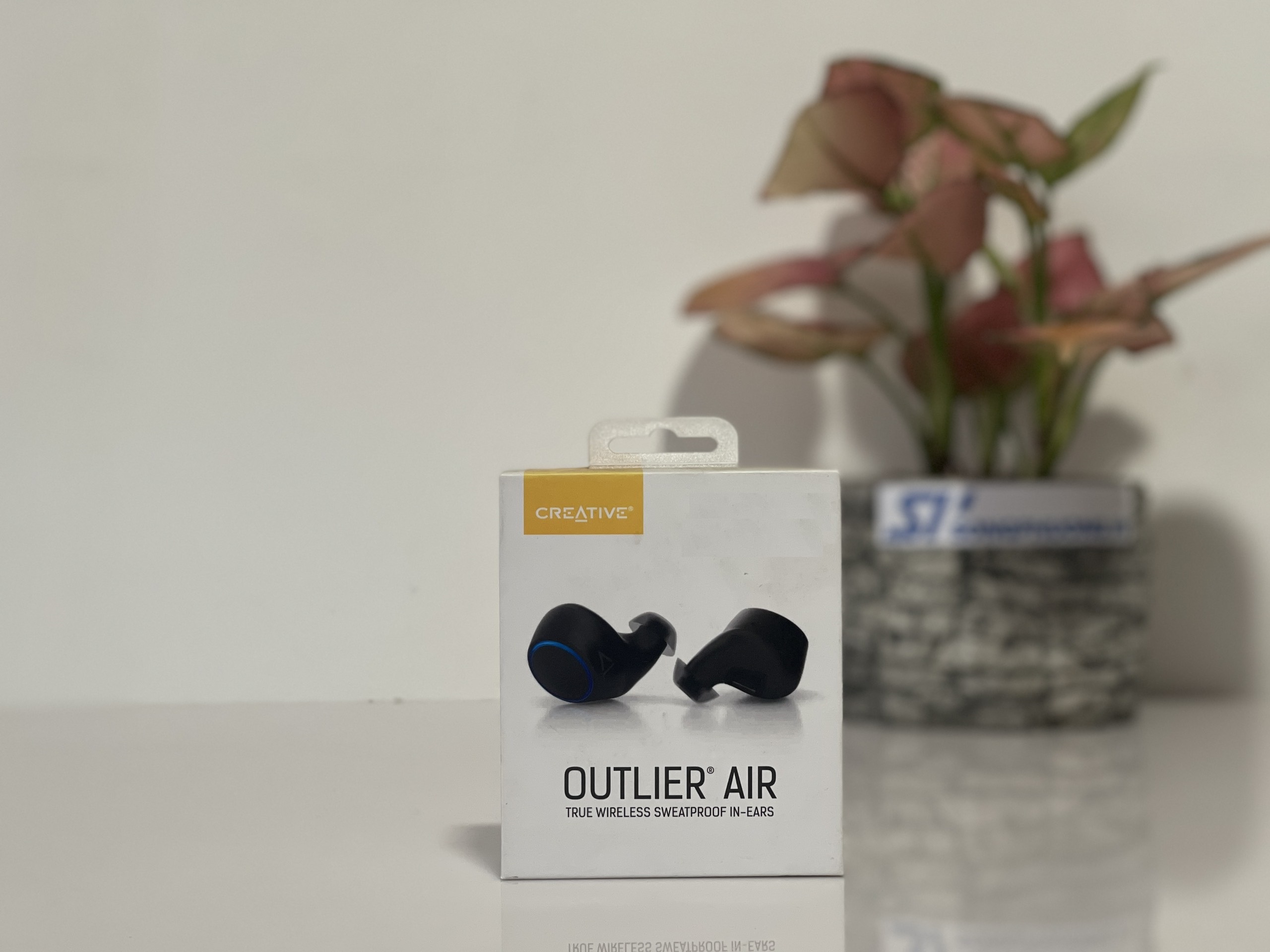 Phone Creative Outlier air