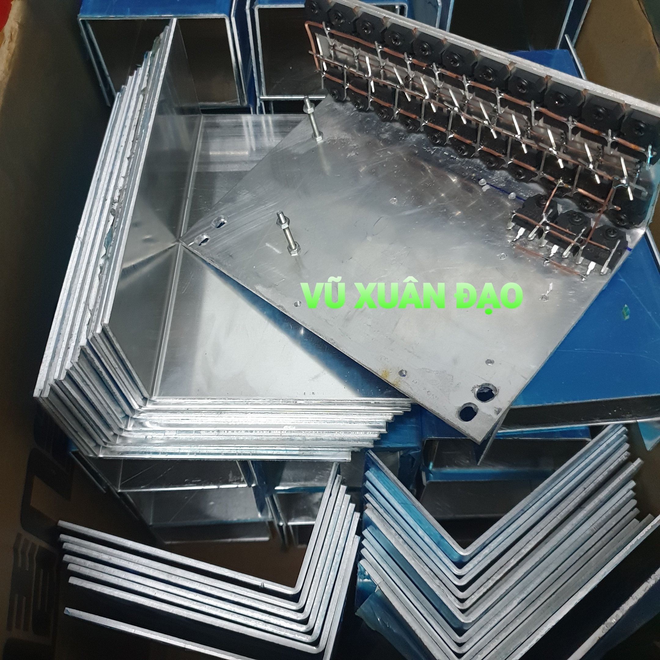 Nhôm làm máy 22D718 - 25D718. Nhôm dày 3 li. Nhôm tấm gập sẵn hình chữ L.