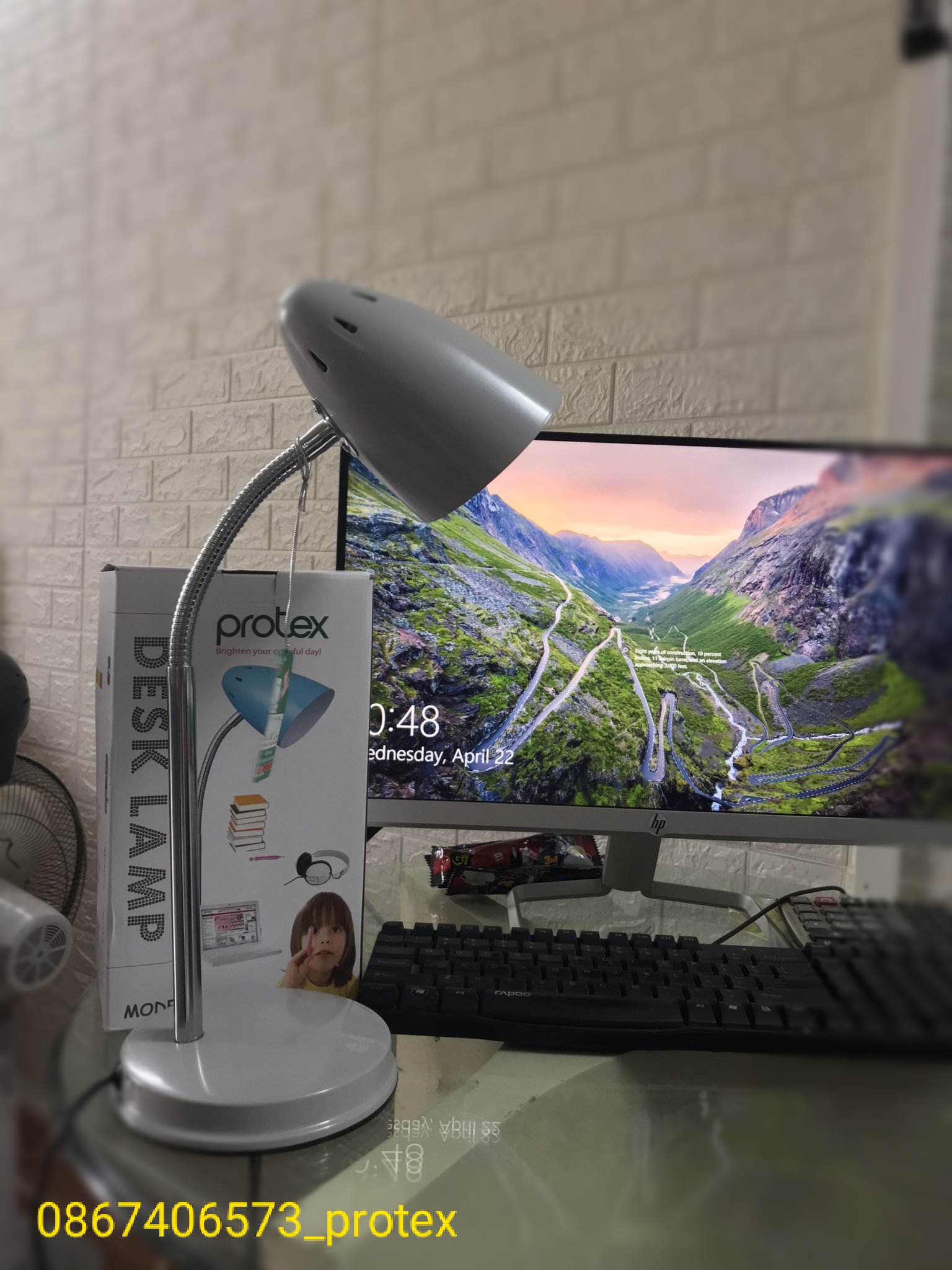 Đèn bàn chống cận thị protex model pr011 màu bạc có bóng- bảo hành 1 năm