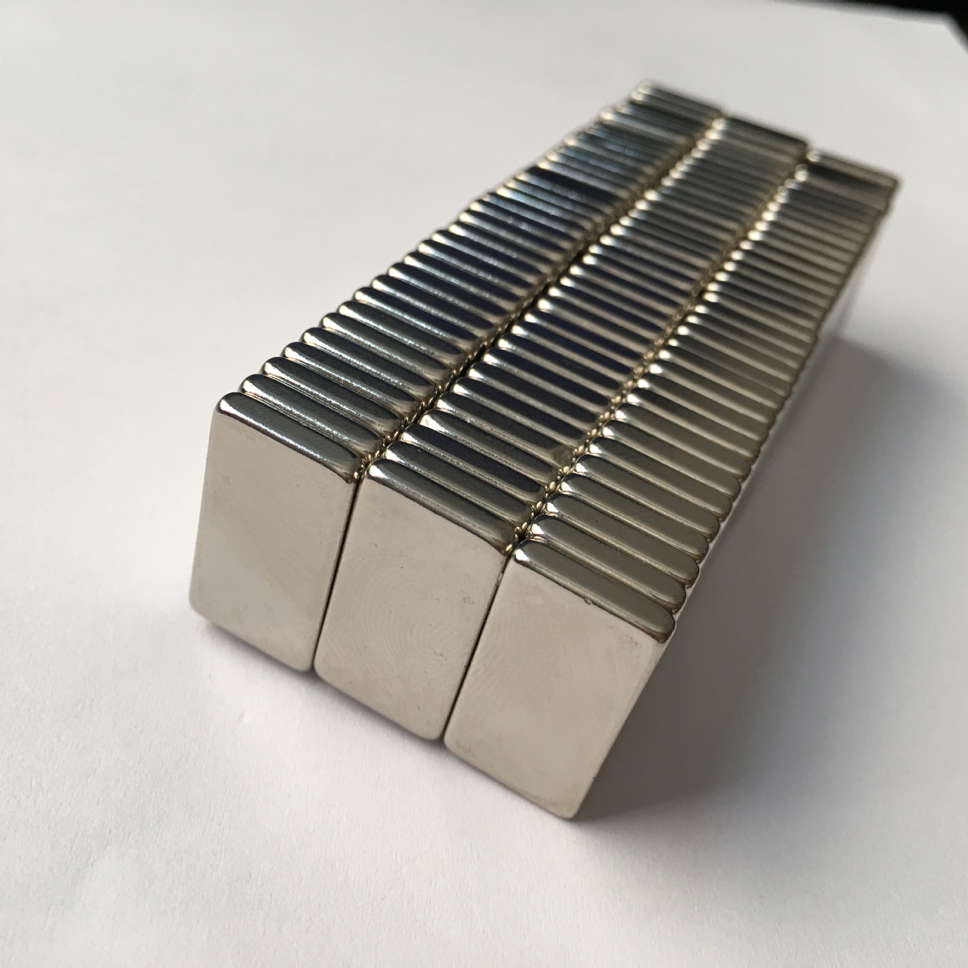 Nam châm chữ nhật 25x15x3mm giá tốt