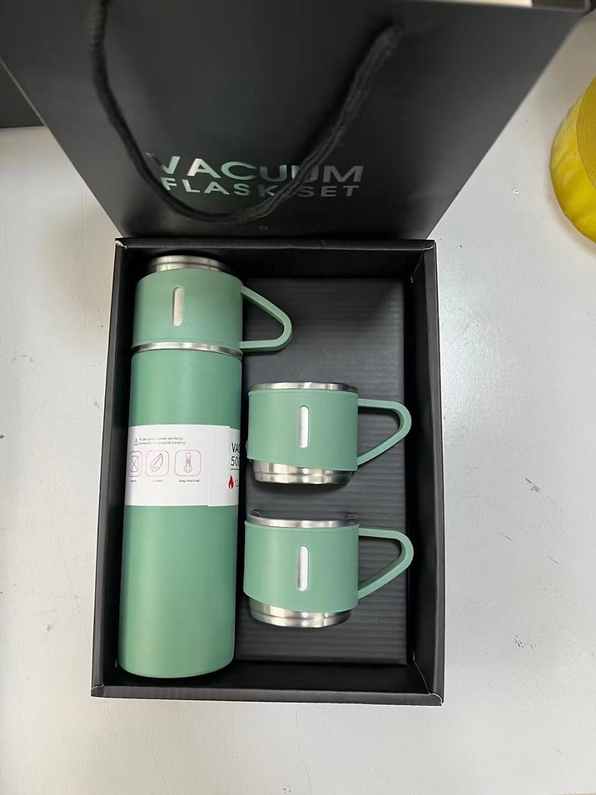 Bình giữ nhiệt 500ml, tặng kèm 2 cốc đa năng