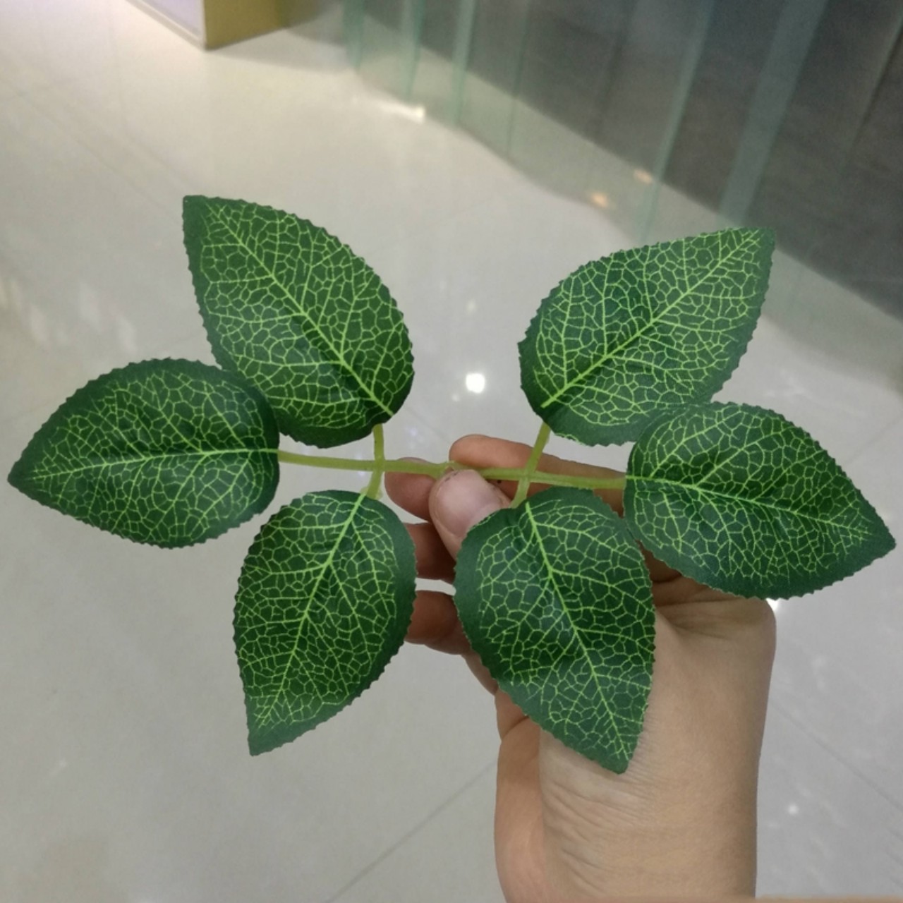 Túi 20 lá hồng trang trí 6 lá