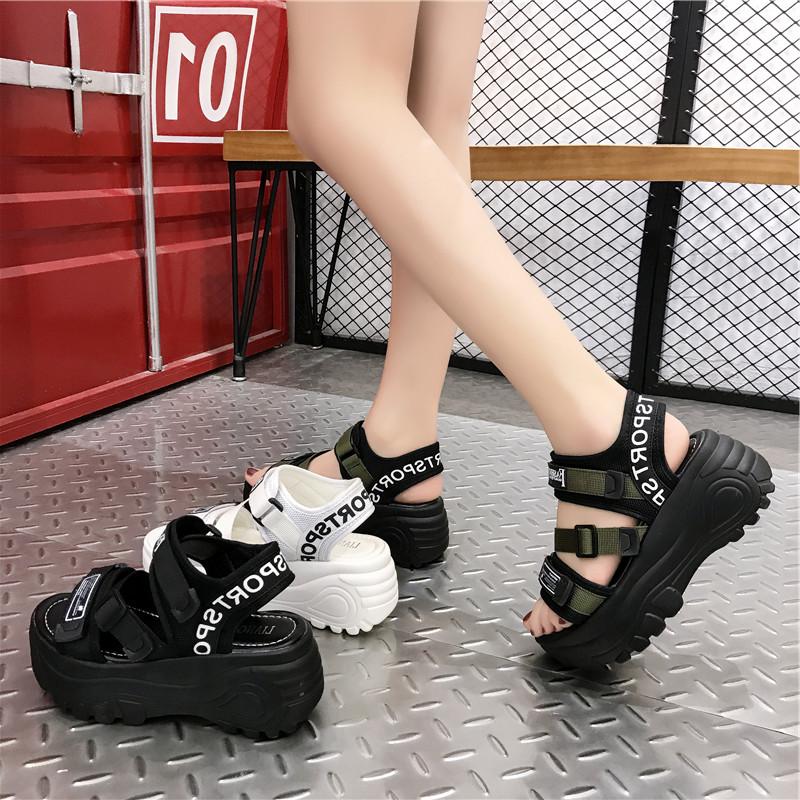 Sandal nữ, sandal đế xuồng đế cao, độn đế cực chất. Chất liệu siêu nhẹ, đi êm chân, cực hách dáng. Kiểu dáng thể thao, năng động