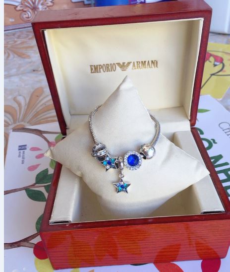 Vòng charm ngôi sao xanh