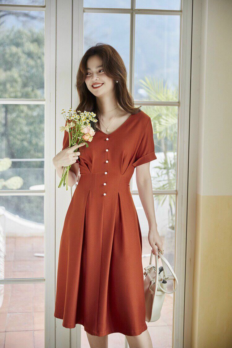 Đầm xoè cổ v đính nút