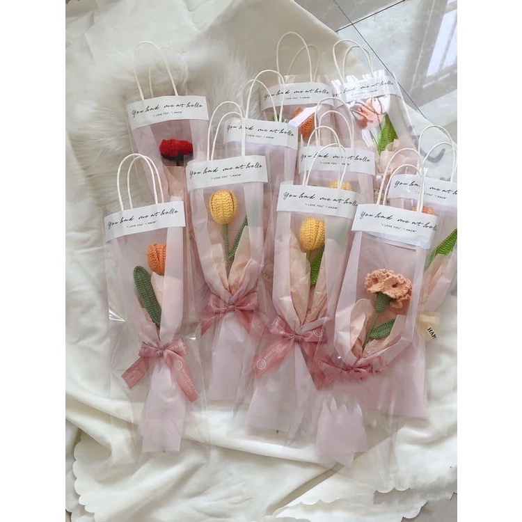 Hoa tuylyp bằng len đựng trong túi xách, hàng thủ công handmade