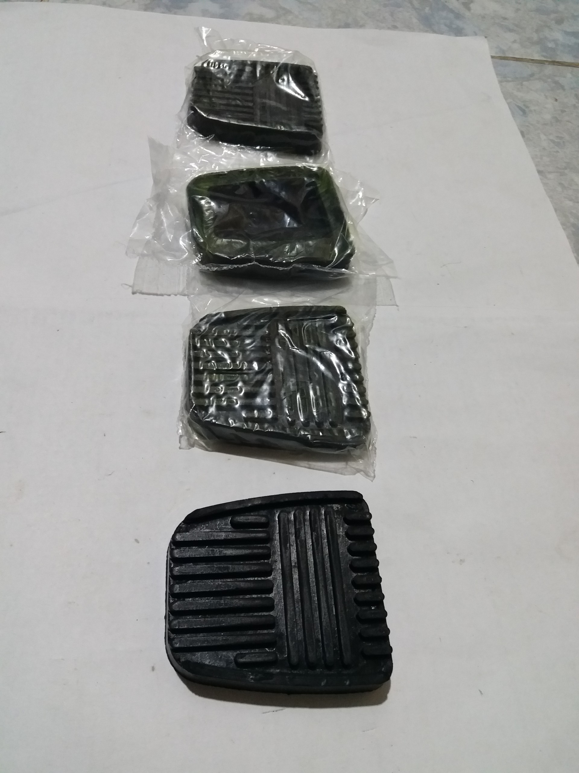 [HCM]01 Miếng Cao Su Bọc Bàn Đạp Ly Hợp và Chân Phanh Màu Đen Phù Hợp Cho Nhiều Dòng Xe TOYOTA