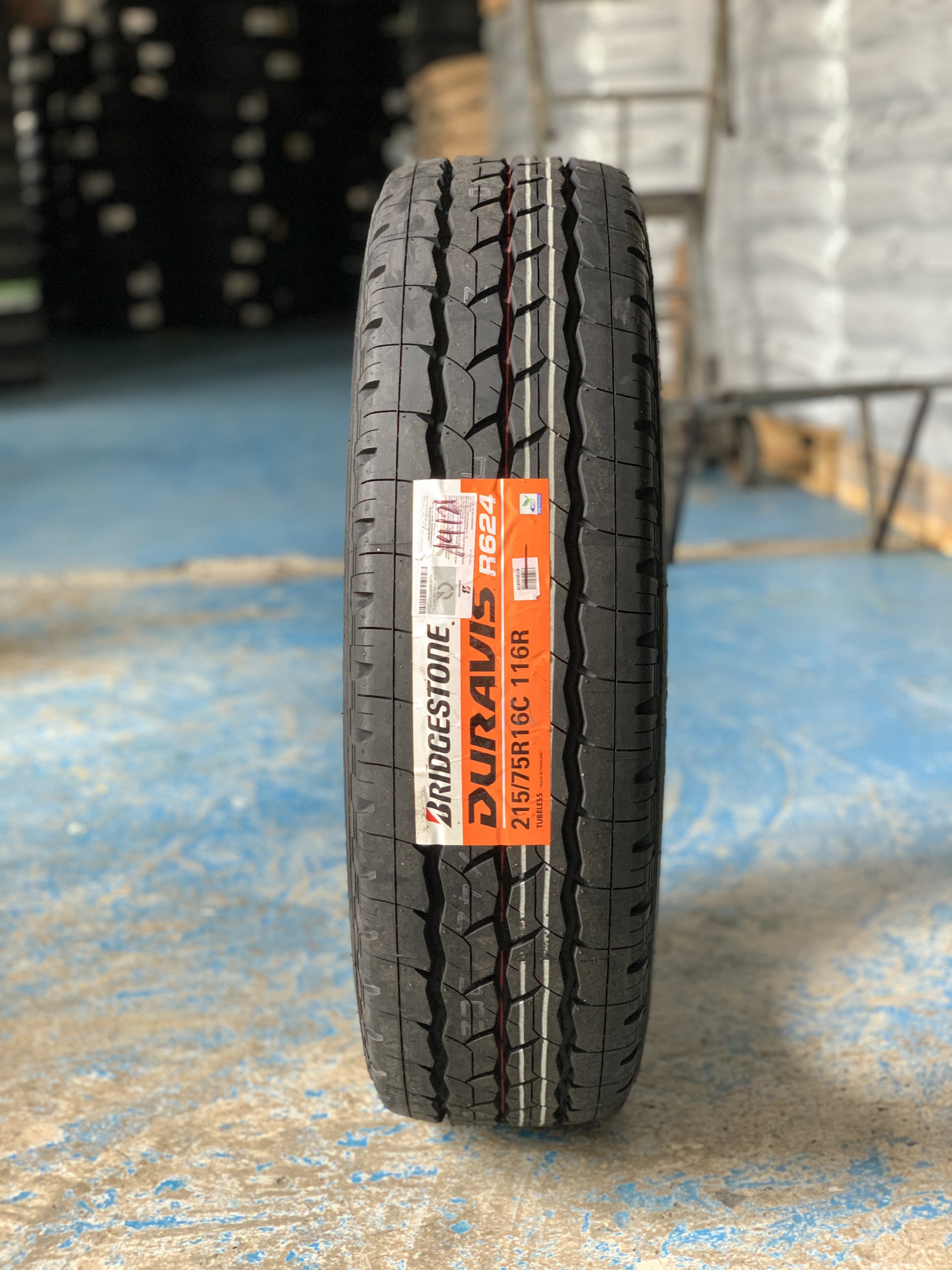 Lốp Bridgestone 215/75R16 R624
