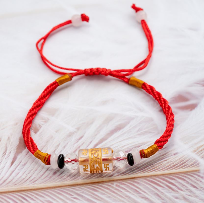 (HCM) Vòng Tay Bình An Chỉ Đỏ Cham Om Mani Padme Hum Kiểu Dáng Thời Trang Có Thể Điều Chỉnh Độ Rộng Phù Hợp Cho Cả Nam Và Nữ