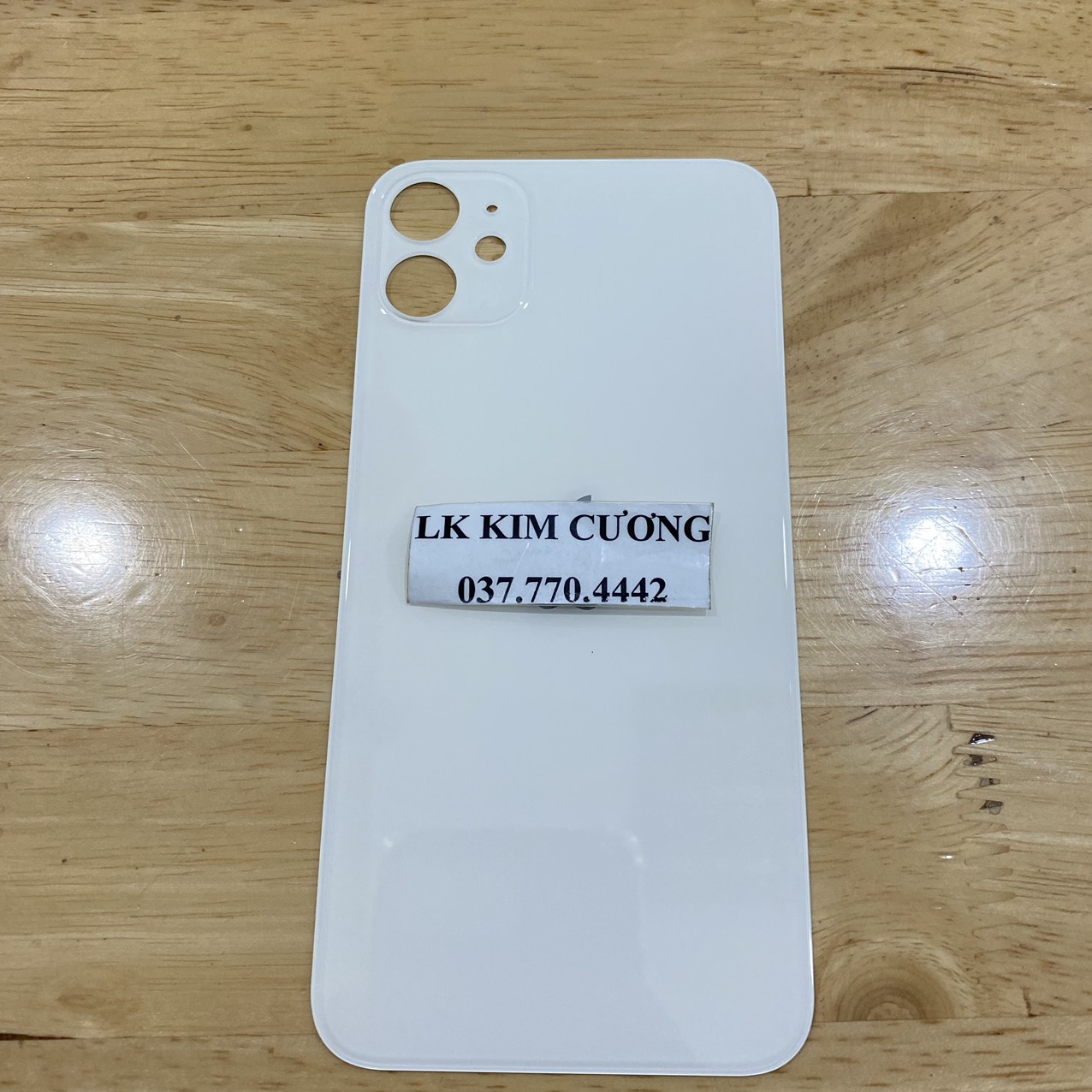 Mặt lưng lỗ to thay thế cho ip 11