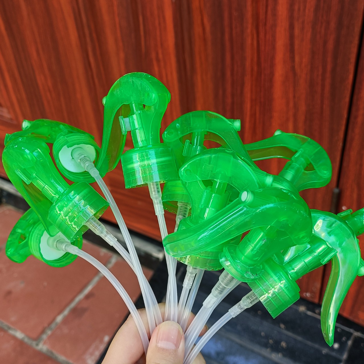 ĐẦU VÒI XỊT KÍNH PHUN SƯƠNG PHI 28 | LẮP XỊT CỒN KHỬ KHUẨN, XỊT NƯỚC TƯỚI CÂY, XỊT HÓA CHẤT