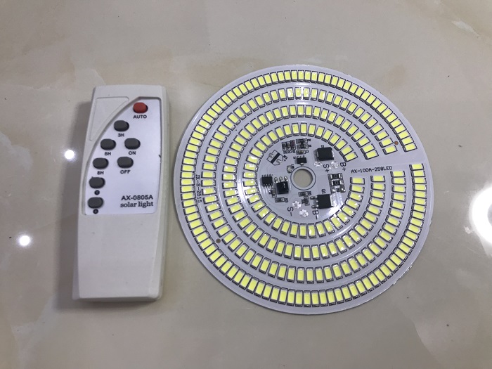 Led năng nượng mặt trời tròn 258 led kèm điều khiển