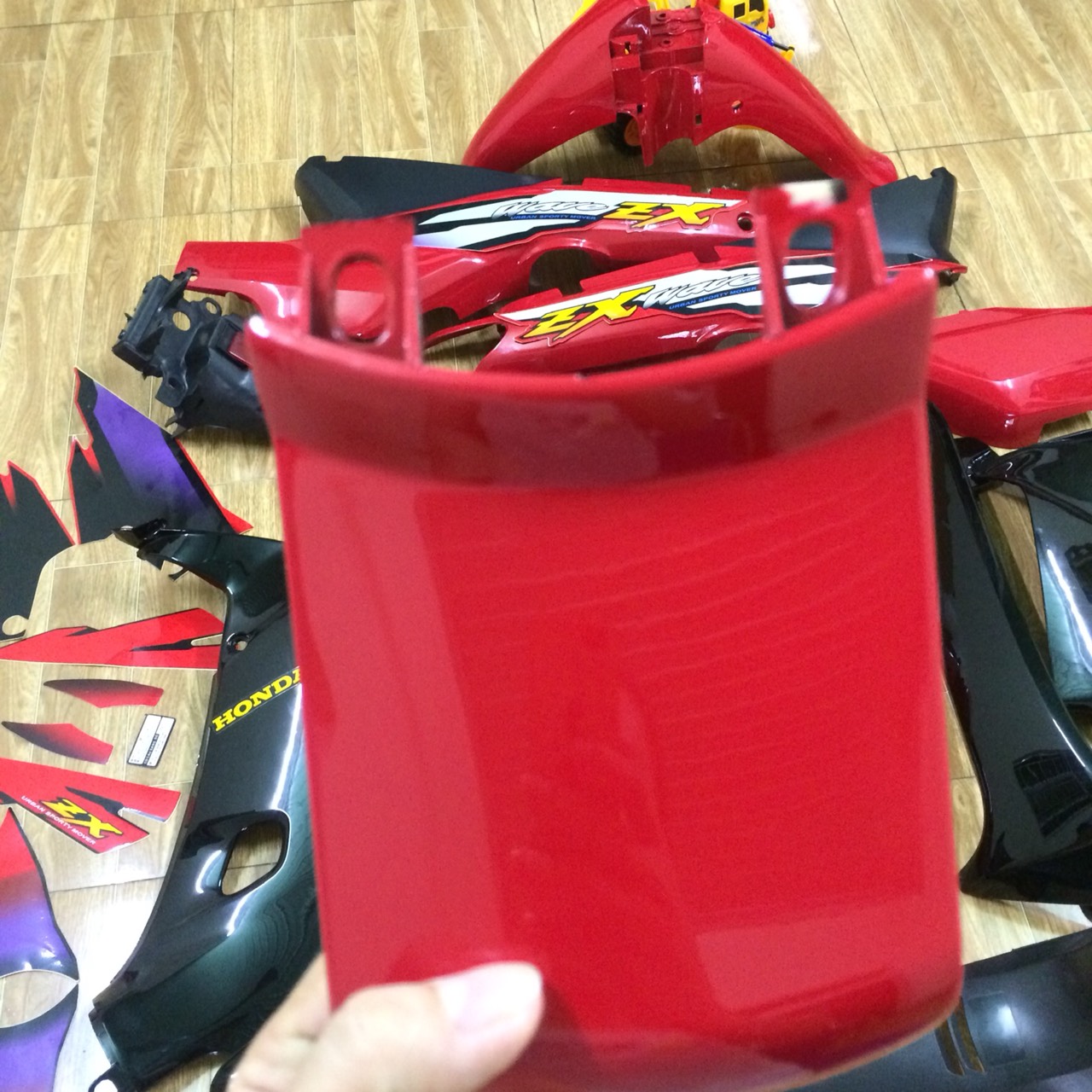 ( TẶNG TEM ) Dàn áo xe wave ZX  - wave alpha  -wave đời 2000 đến 2005  màu Đỏ Cờ - nhựa trắng ABS loại 1