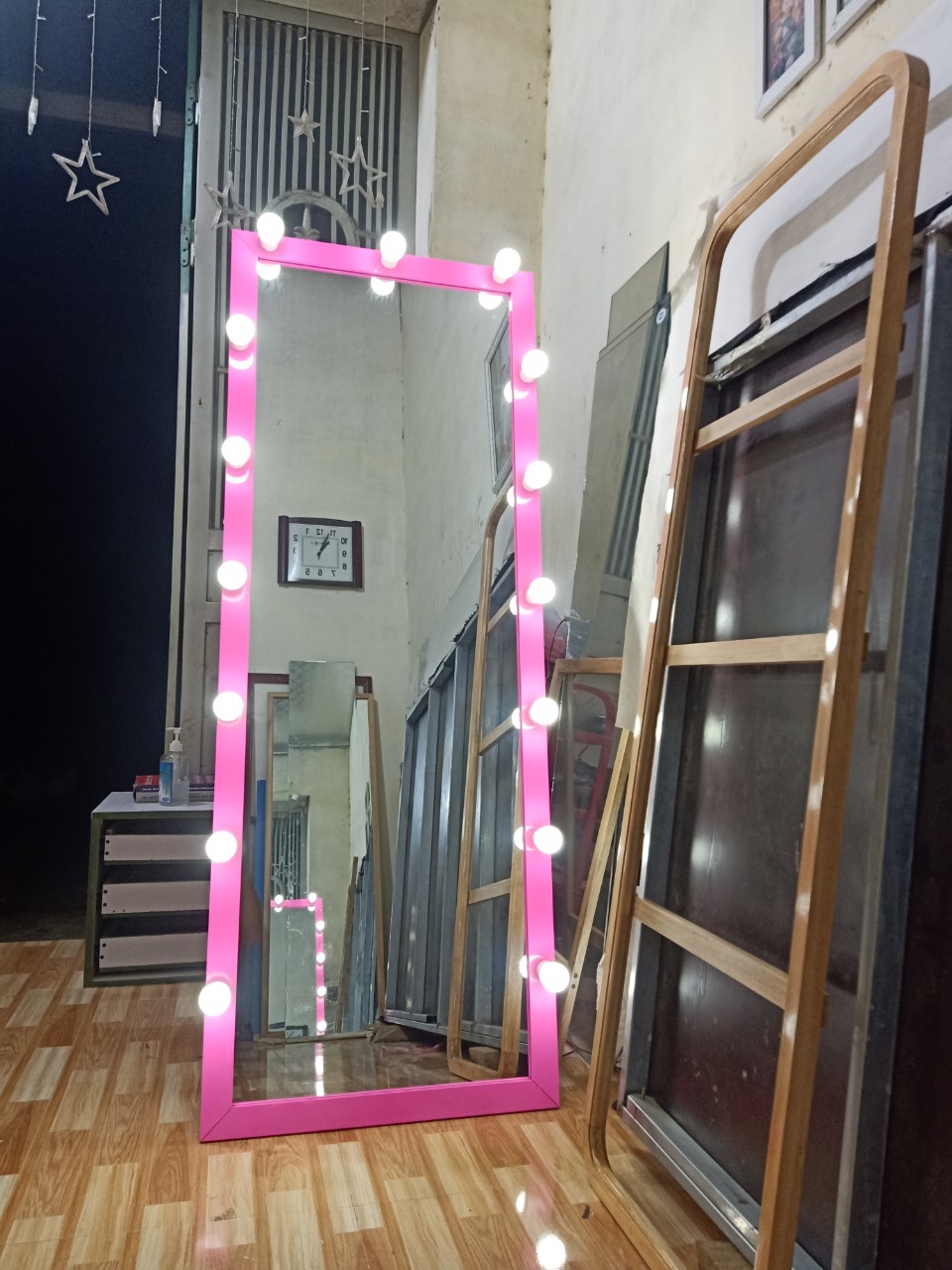 Gương đèn led 60x160cm viền hồng