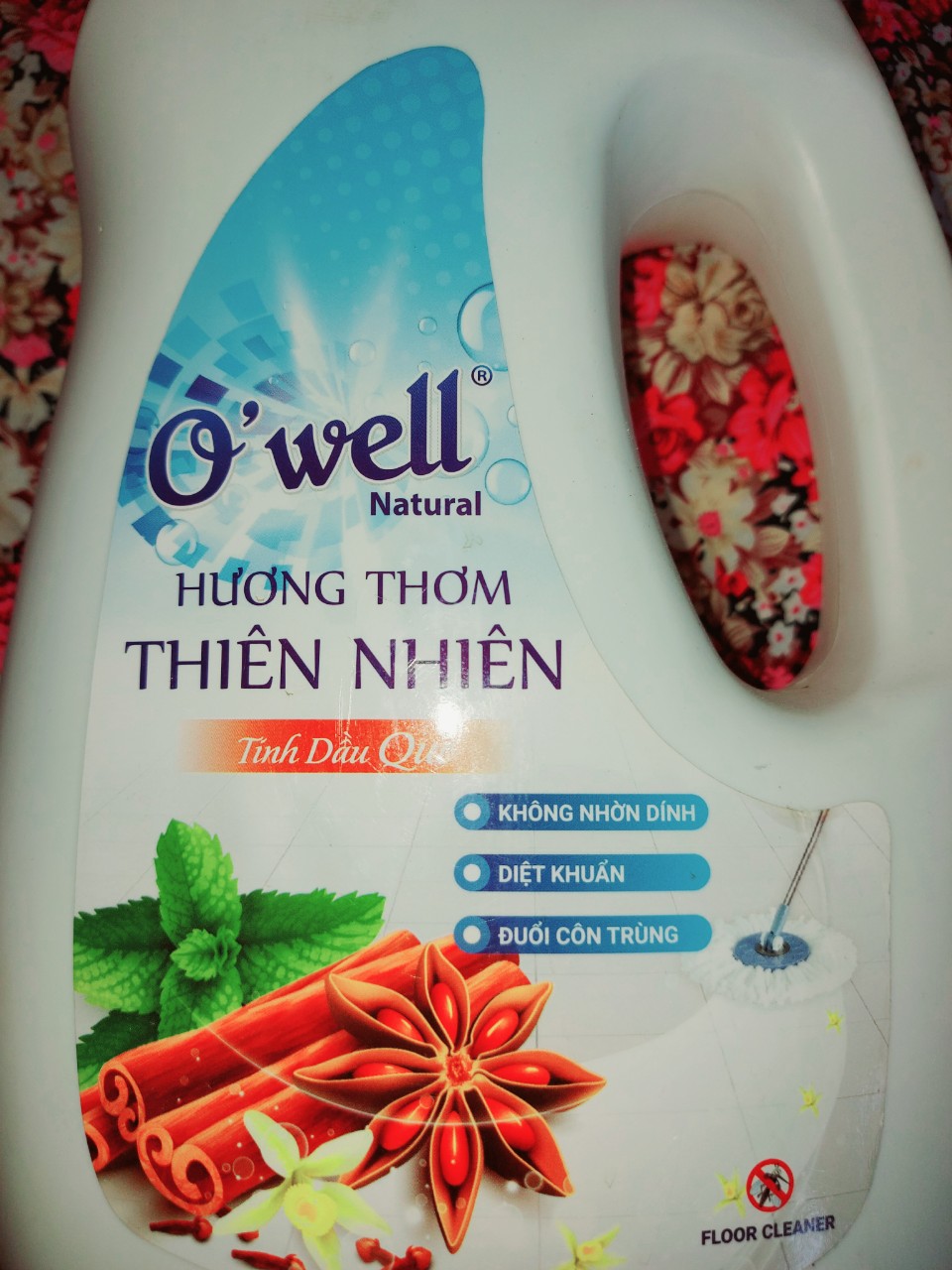 [HCM]NƯỚC LAU SÀN TINH DẦU QUẾ OWELL (2700ML)