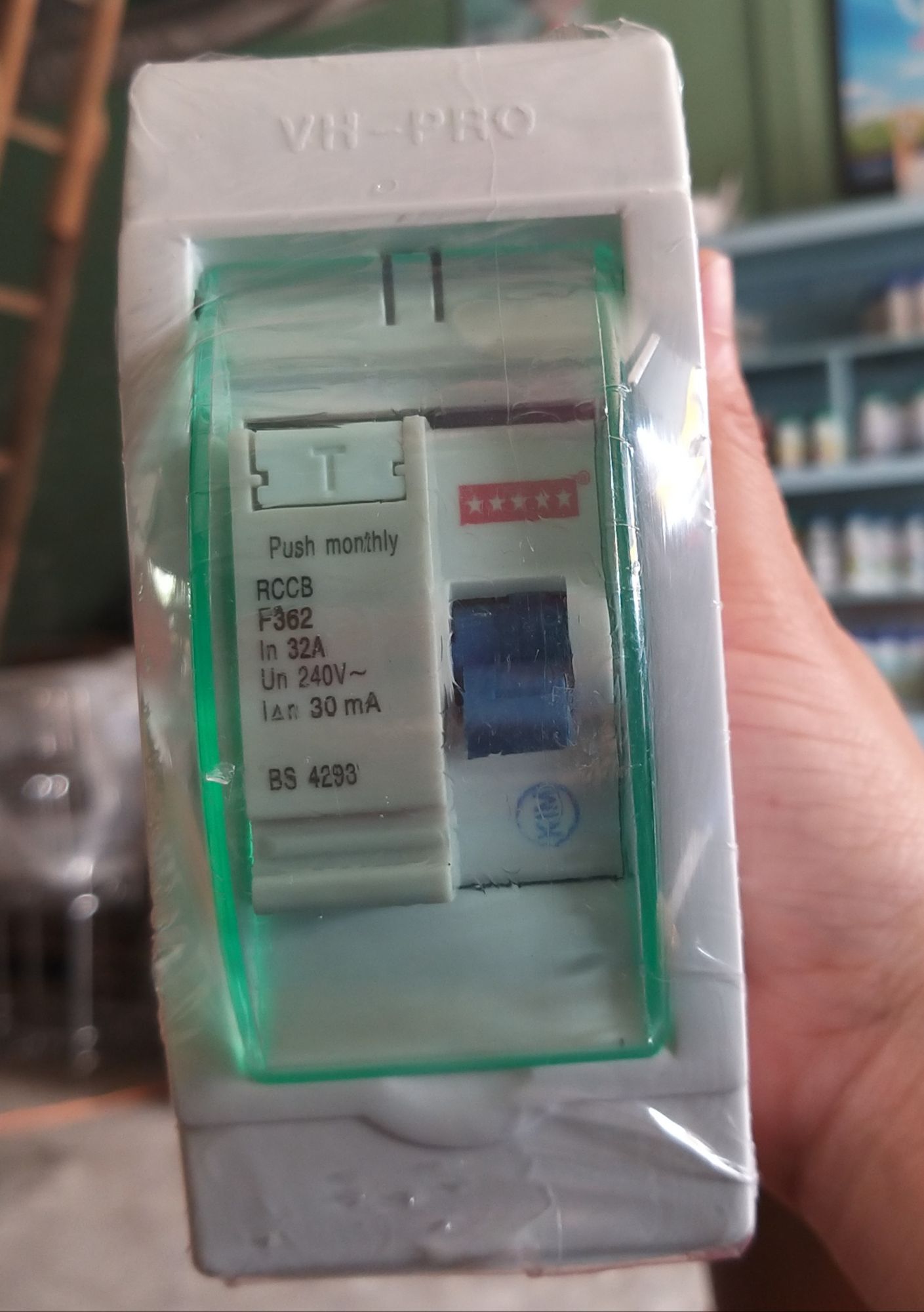 CB chống giật 5 sao