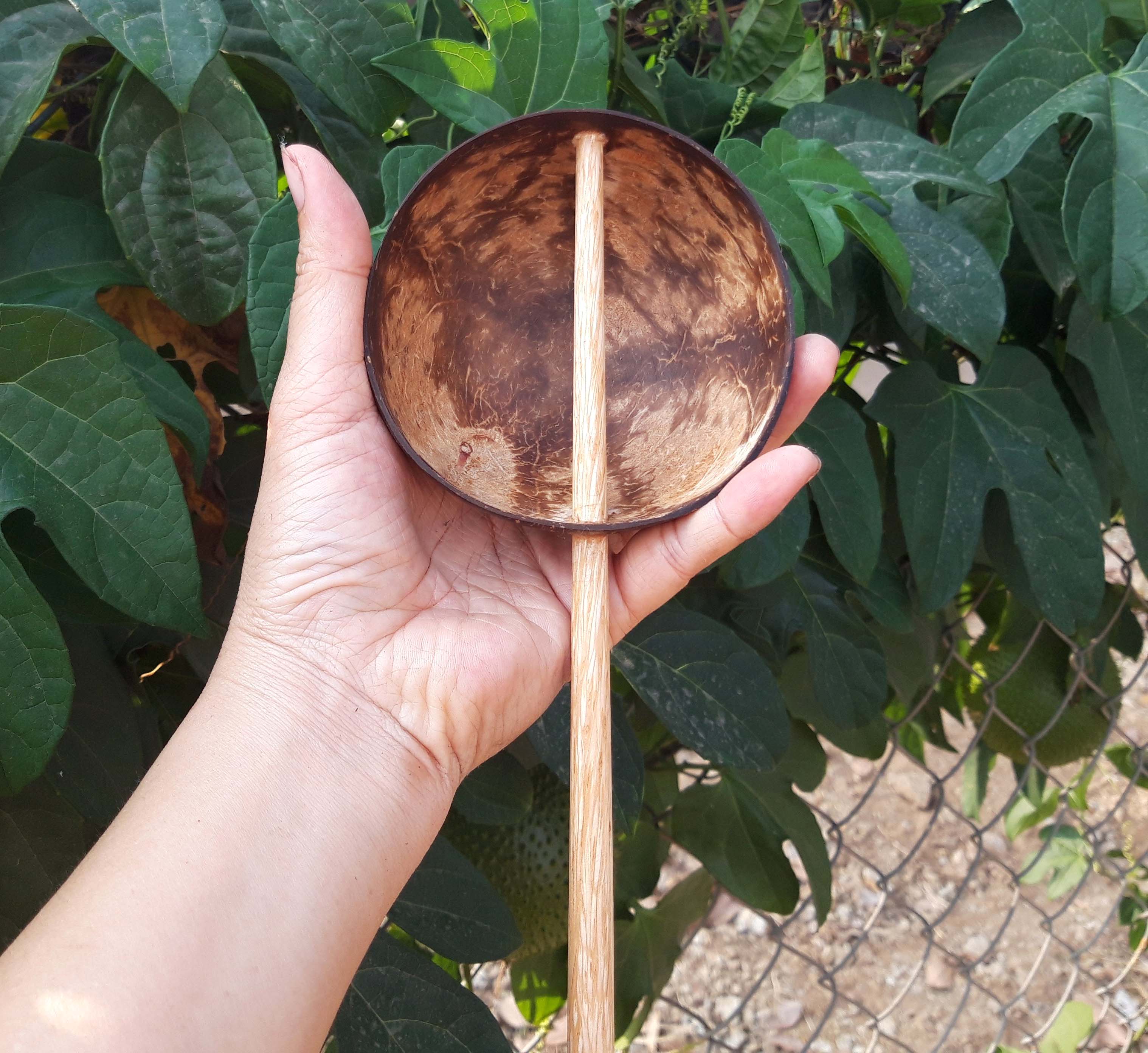 Gáo dừa làm bánh tráng , bánh cuốn