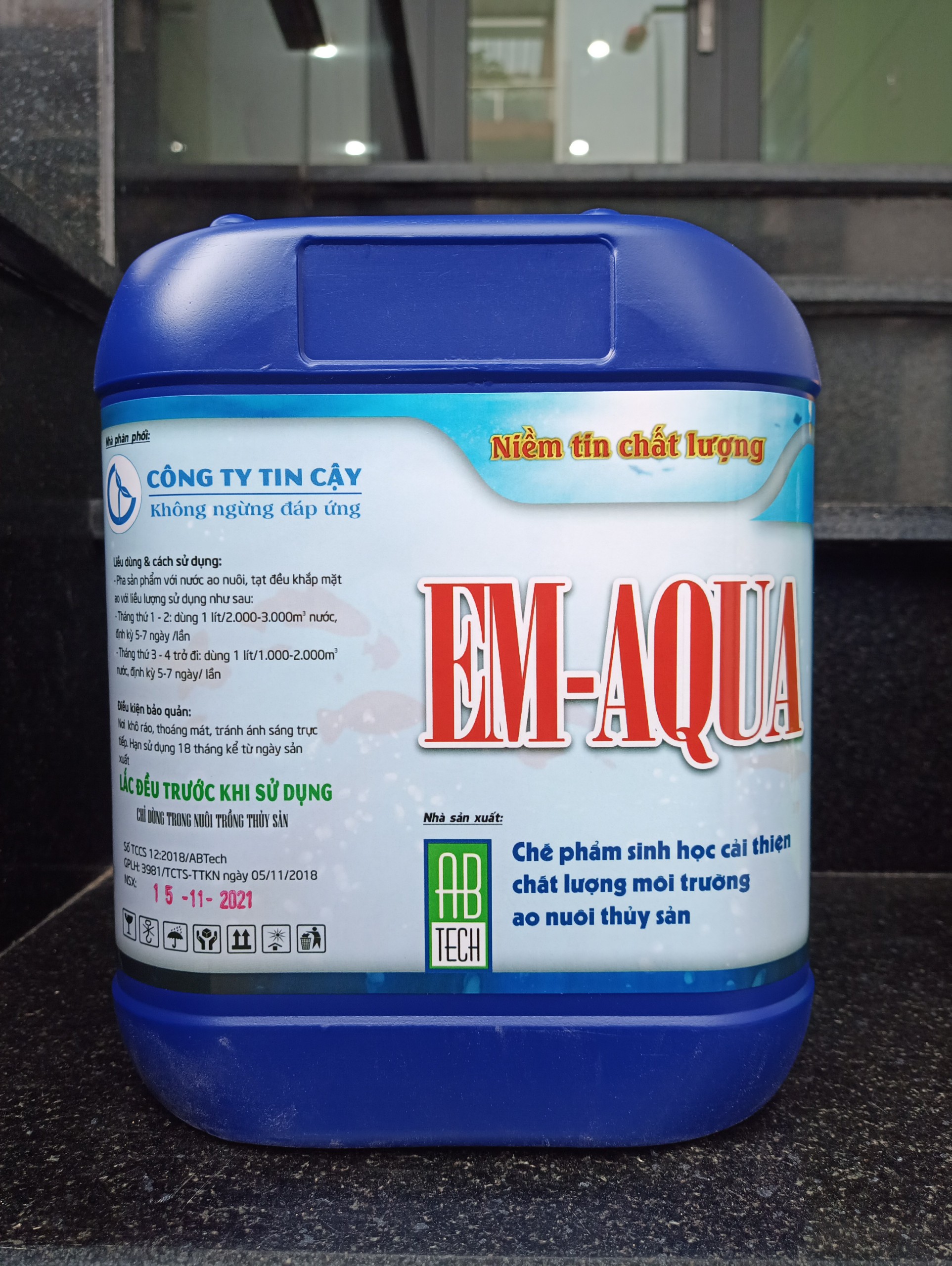 Men vi sinh EM AQUA chuyên dùng trong ao nuôi tôm cá (EM Gốc) (can 5 lít)
