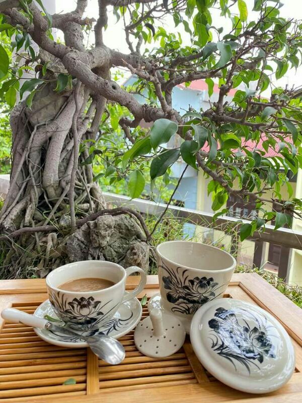 Bộ phin pha kiêm cốc uống cà phê gốm sứ Bát Tràng vẽ tay hoa sen cao cấp