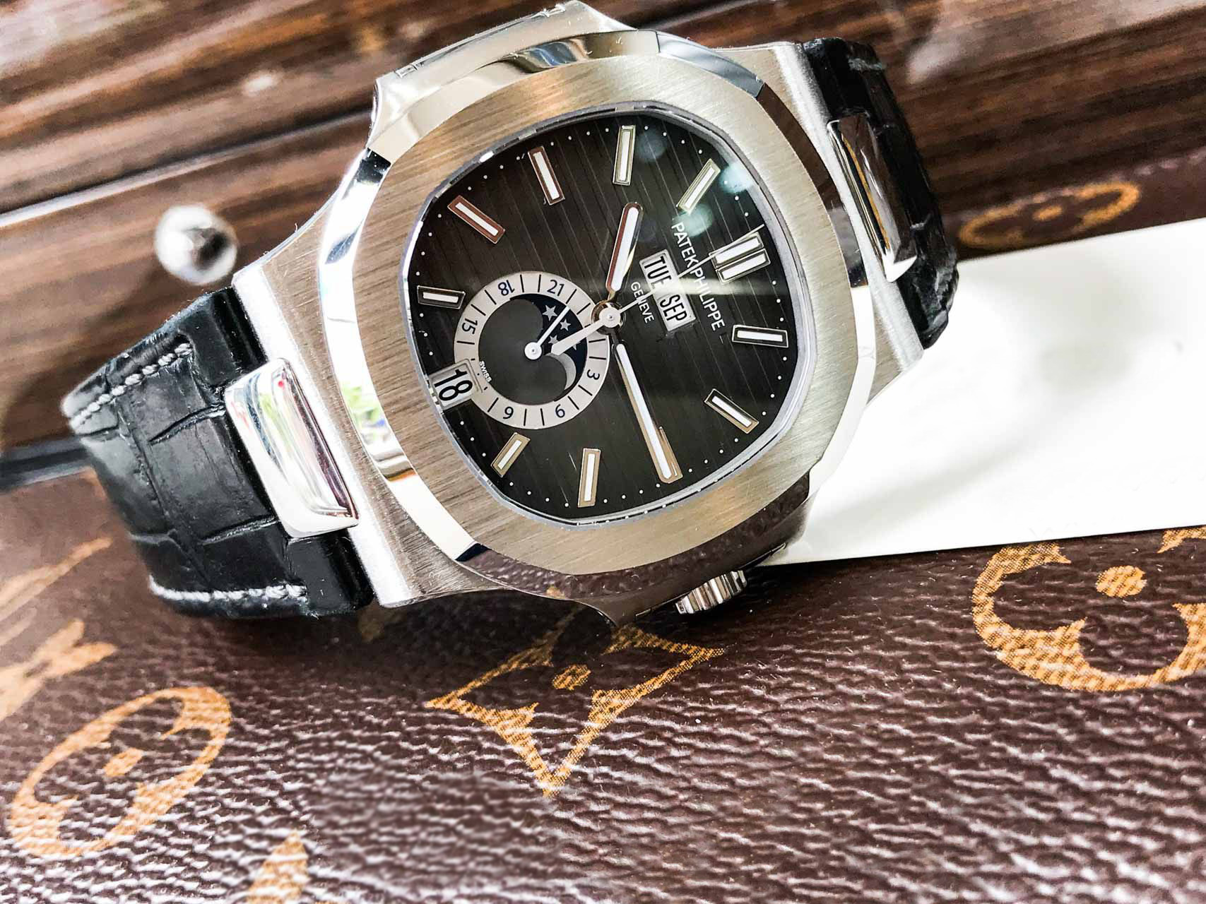 { ĐỒNG HỒ BẢO TÍN SHOP SỊN } ĐỒNG HỒ PATEK  NAUTILUS NAM AUTOMATIC MẶT TRĂNG DÂY DA + THẺ BẢO HÀNH