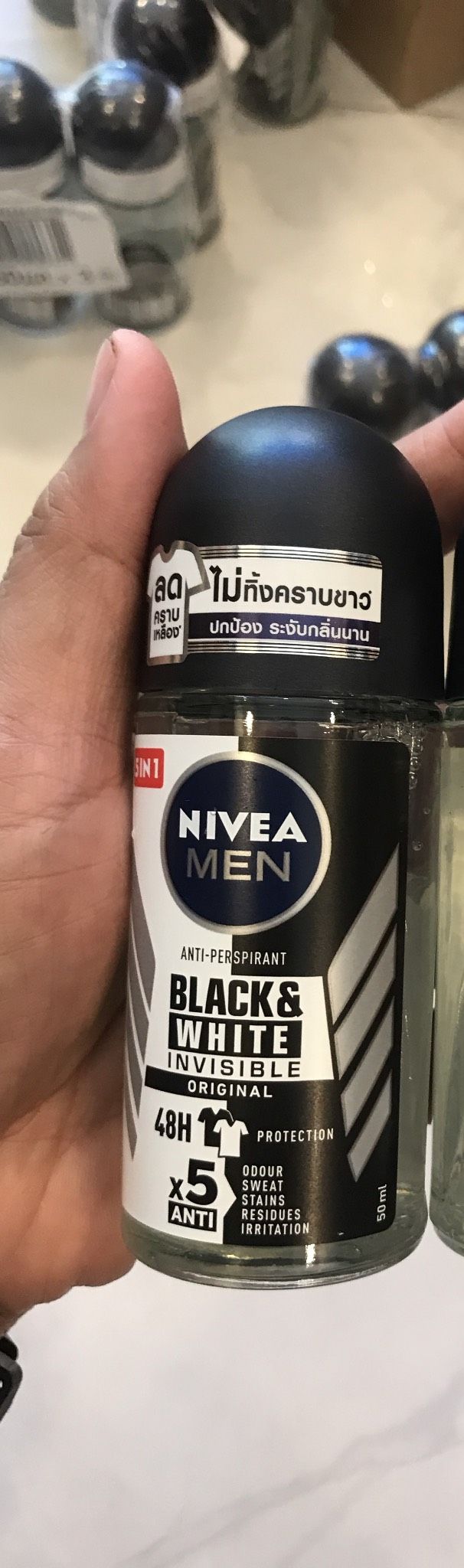 Lăn ngăn mùi Nivea Men Invisible For Black & White Giảm vết ố vàng chai 50ml