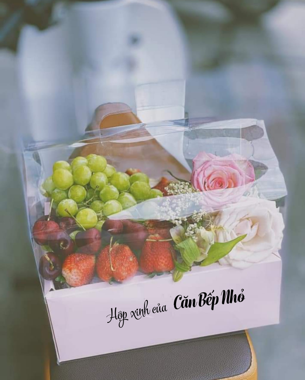 Hộp bánh vali mica chia 2 ngăn Căn Bếp Nhỏ- đựng quà và hoa phong cách Hàn quốc