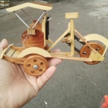 Xe xích lô bằng gỗ