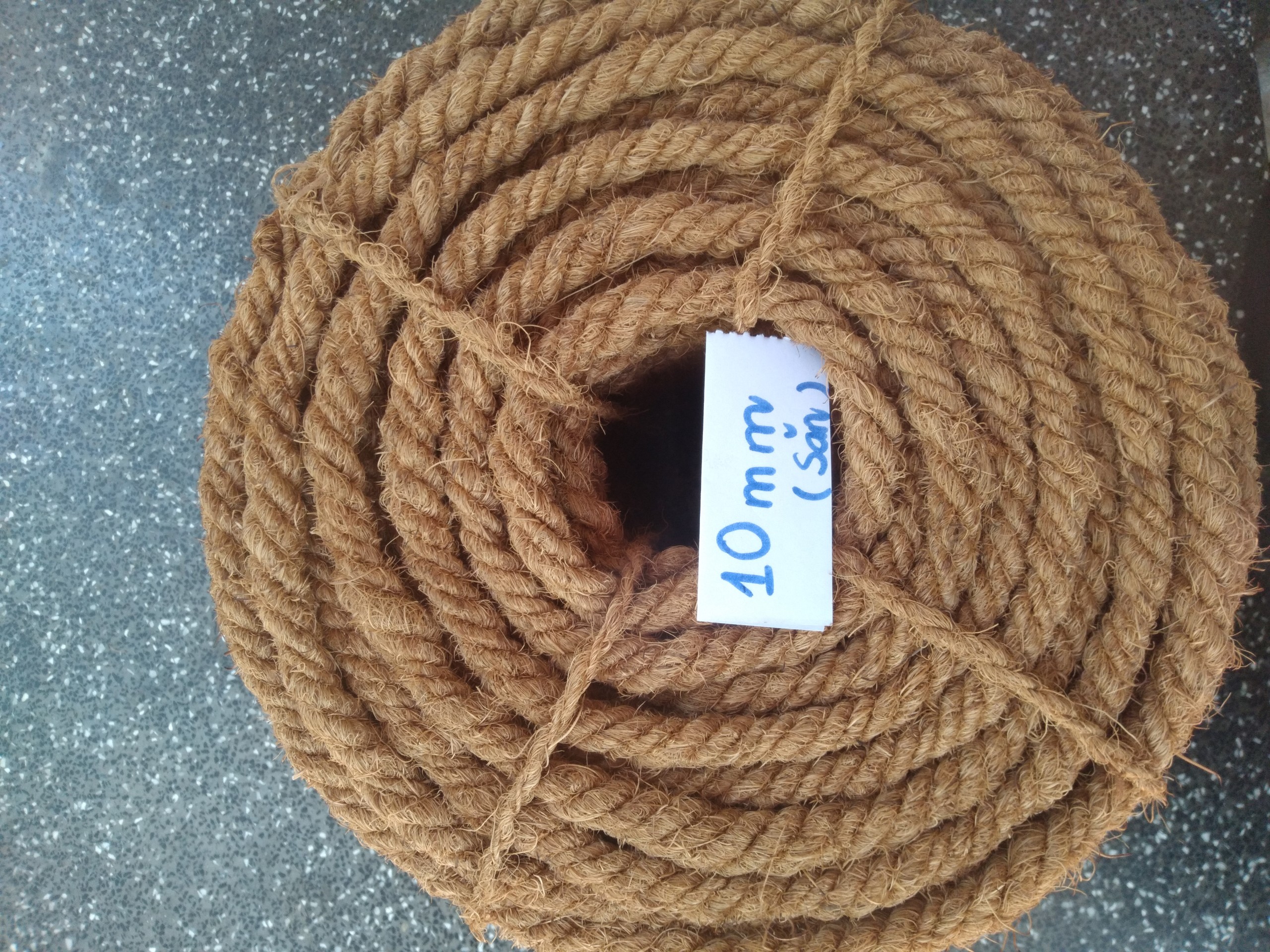 Dây thừng xơ dừa 10mm, cuộn 25 mét, kiểu dây săn cứng