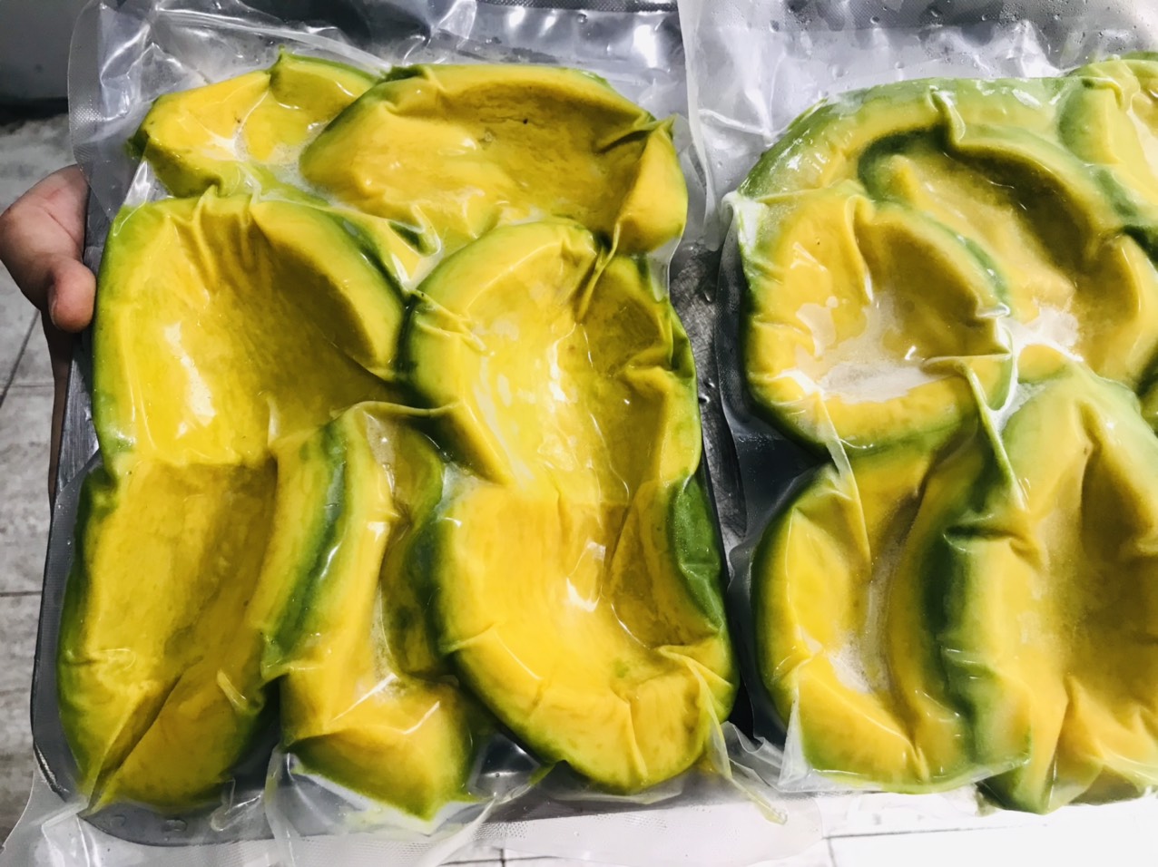 Bơ sáp cấp đông loại 1 - 1kg- trái cây cười