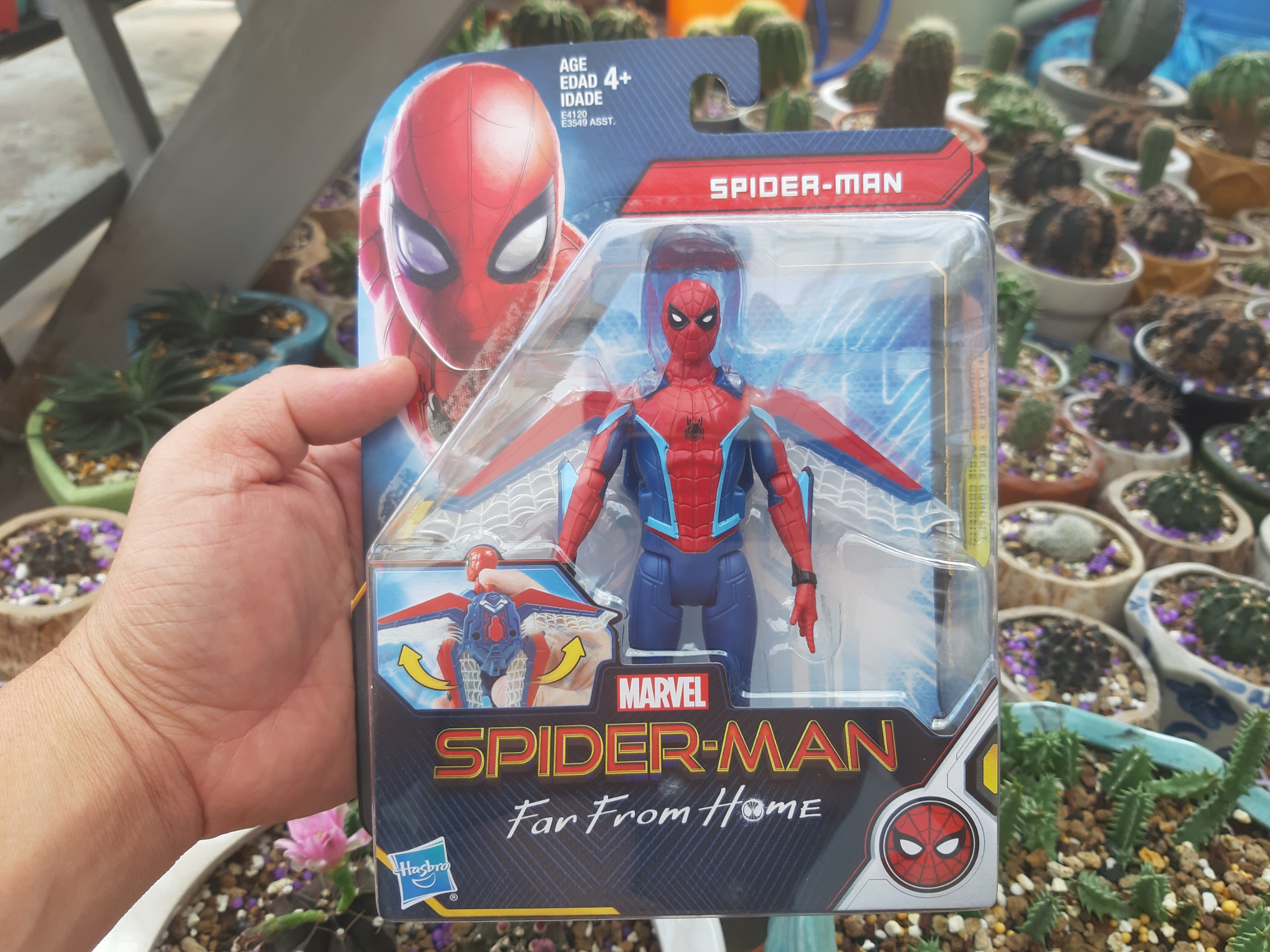 Mô hình nhân vật Spider man cao 14cmmàu đỏ có cánh của hãng Hasbro