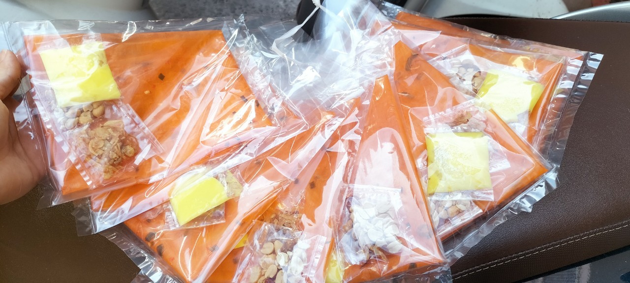 Bánh tráng dẻo tôm bơ đậu phộng hành phi