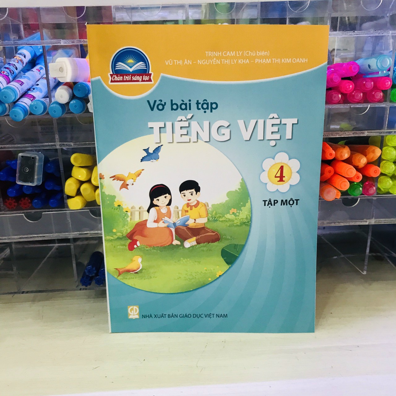 Toys, VBT Toán, Tiếng Việt 4 tập 1, 2 + 2 cây chì.