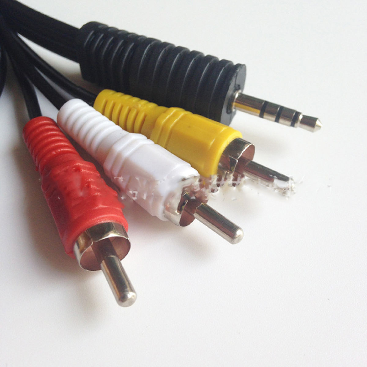 Dây loa 1 đầu 3.5 ra 3 đầu av cho tivi box