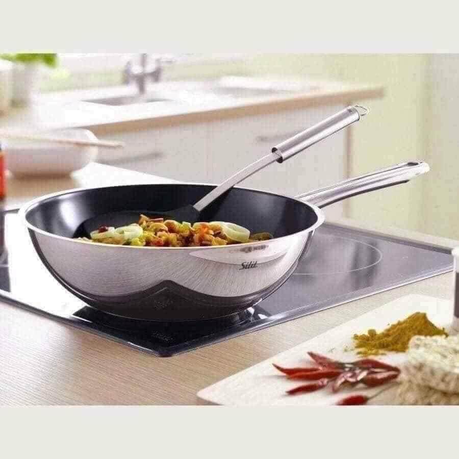 Chảo sâu lòng Silit Wuhan 28cm; Chất liệu thép không gỉ sáng bóng; Độ chống dính cao; Phù hợp các loại bếp- Hàng nhập Đức