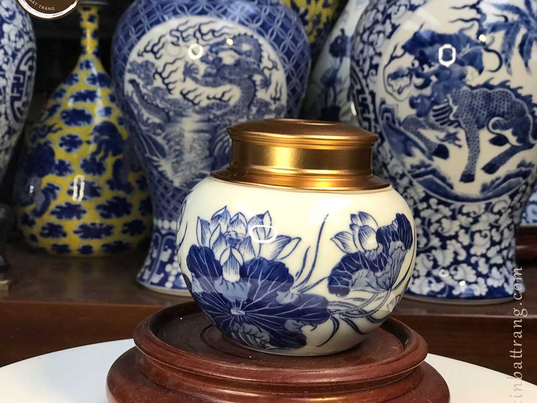 Hũ Đựng Chè Gốm Sứ Men Lam Bát Tràng Họa Tiết Hoa Sen ATA 04