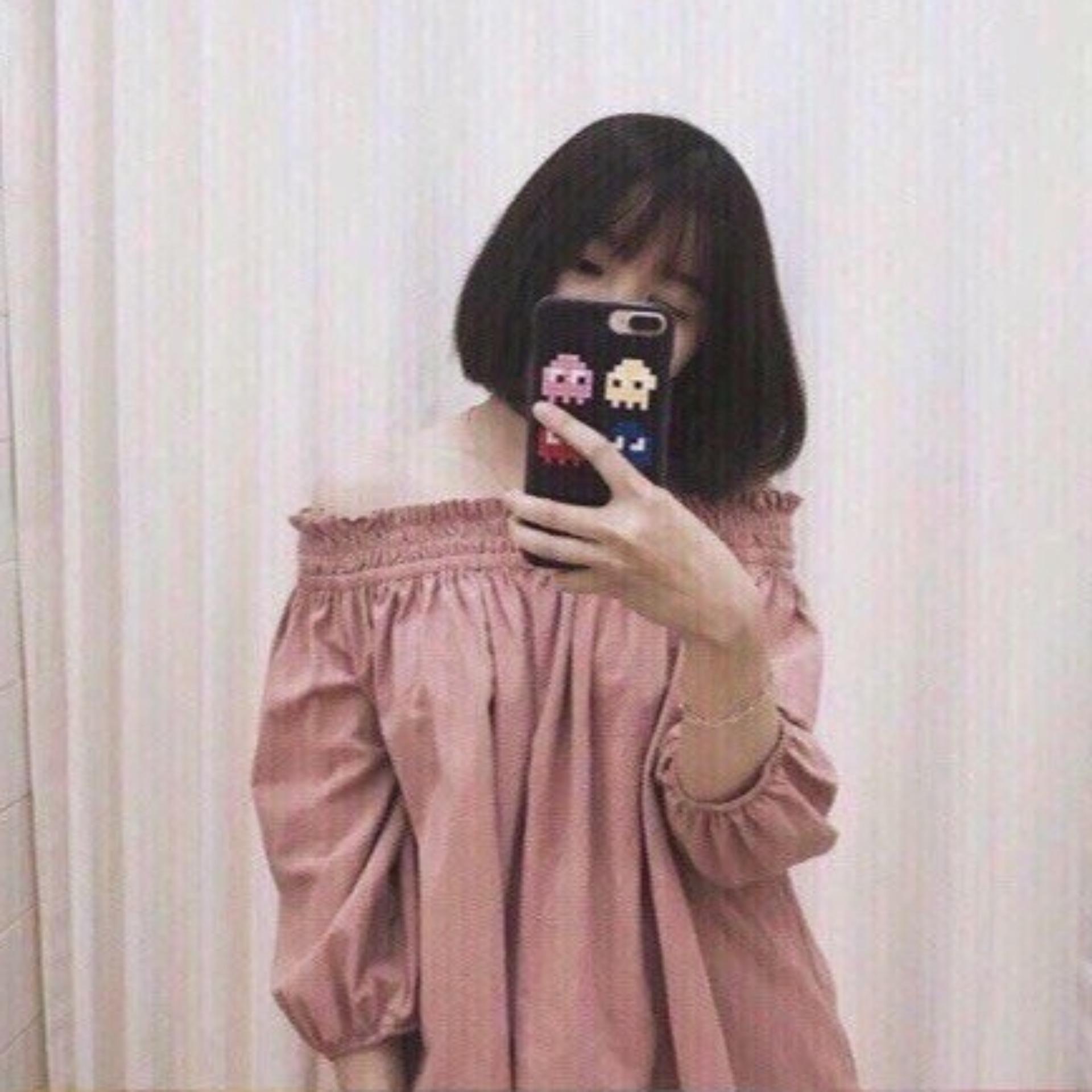 Áo trễ vai hồng pastel đậm