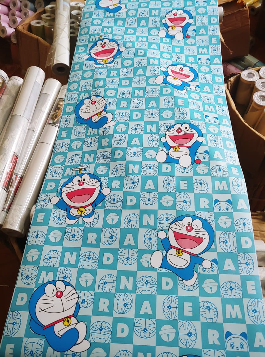 Cuộn 10m decal giấy dán tường DOREMON Chữ Xanh Dương khổ 45cm keo sẵn dán 4.5 mét vuông