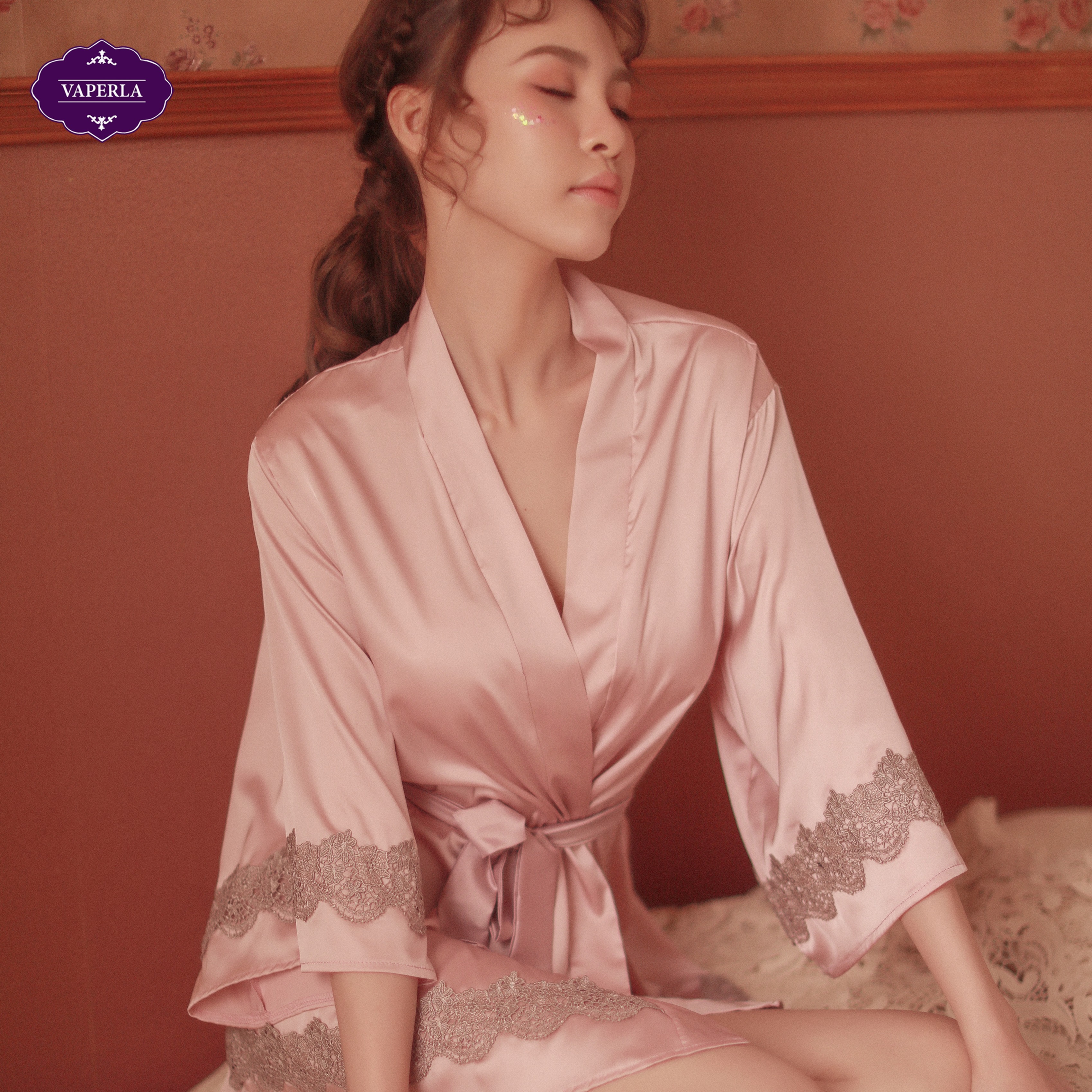 VAPERLA Áo choàng ngủ lụa freesize viền ren sang chảnh