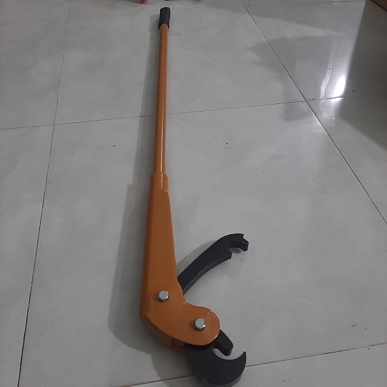 Cây gắp tháo tanh bánh xe tải có ruột dài 1,2 mét, kìm móc tanh làm lốp xe ô tô